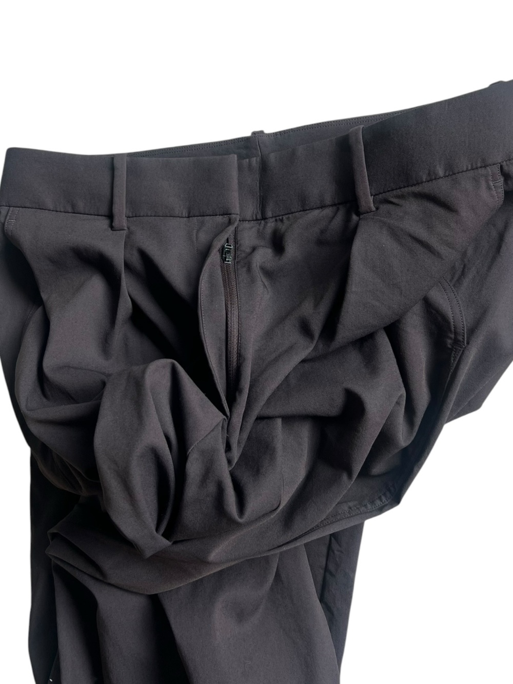 Lululemon Pleat-Front High-Rise Trouser
Regular Espresso Size 12 - Picture 9 of 15